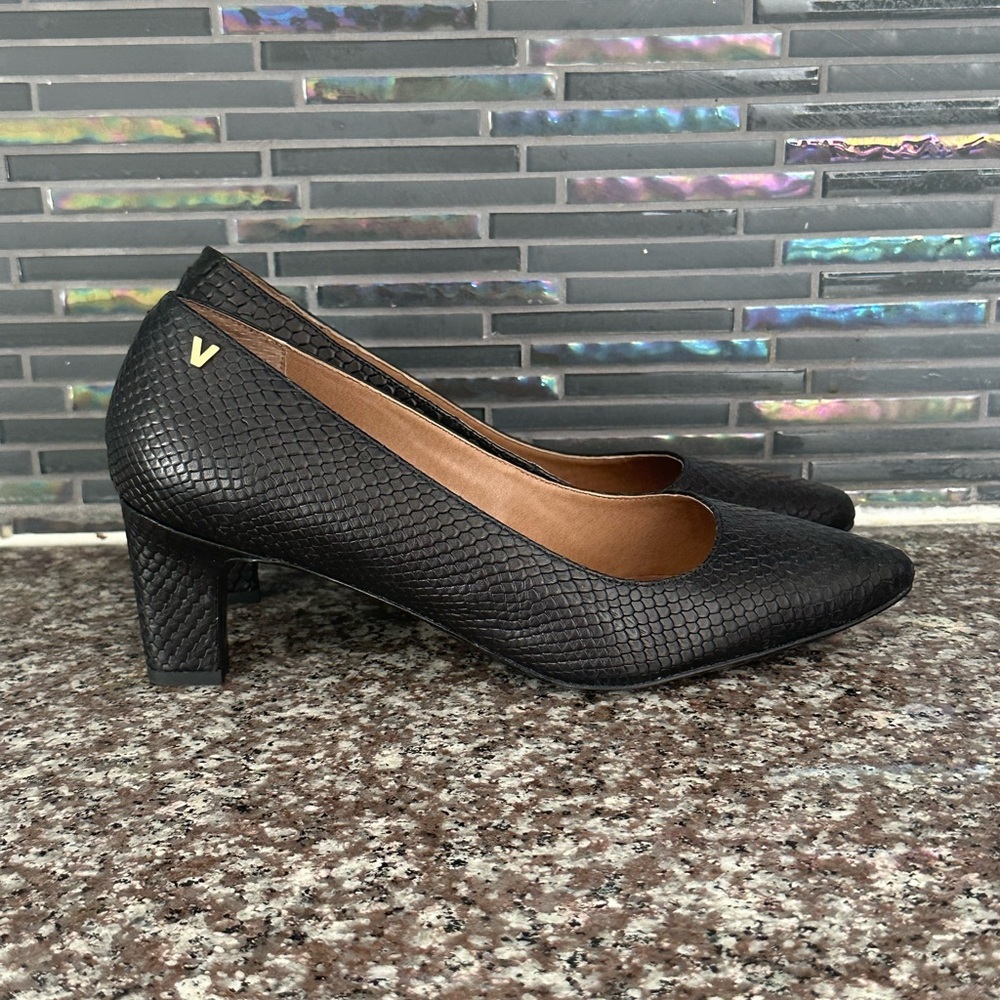 Vionic heels black size 8
